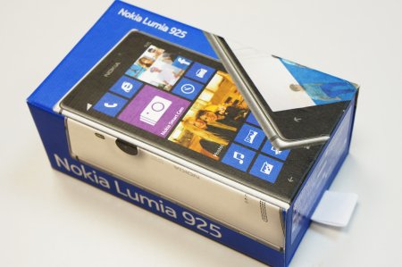 Обзор Nokia Lumia 925: тоньше, легче, ярче