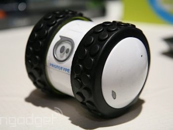 Orbotix представила радиоуправляемого мини-робота Sphero 2B